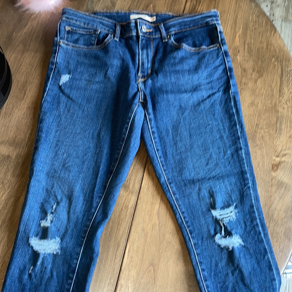 Woman’s Levi’s - Picture 4 of 6